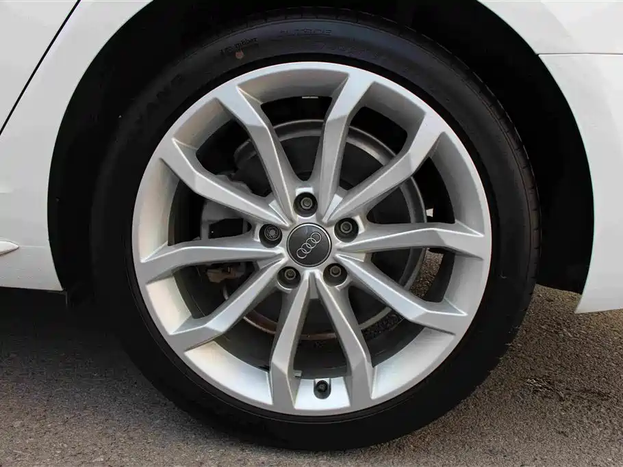 Фото 7 - Audi A4L