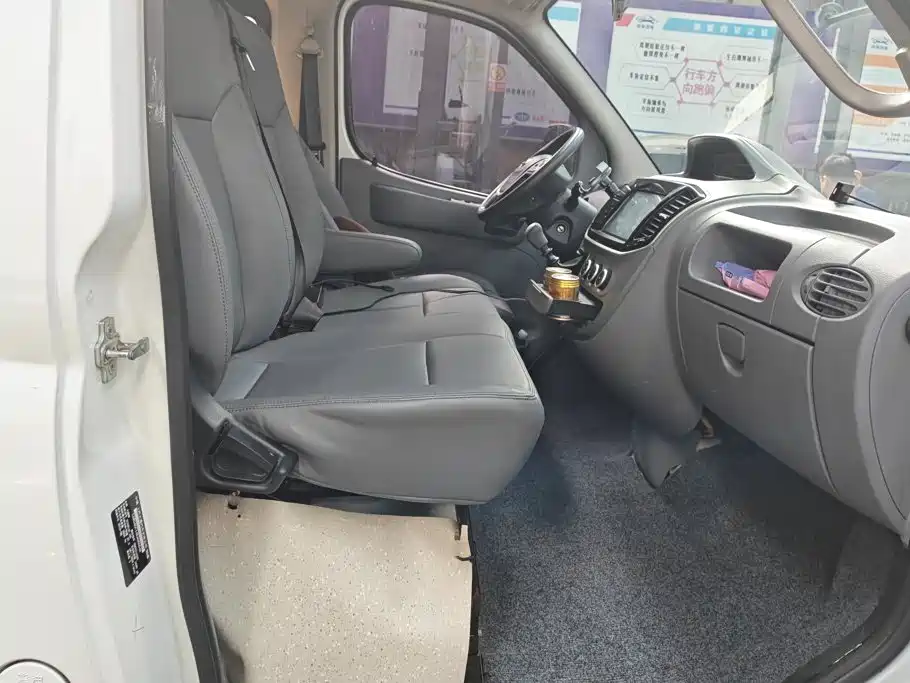 Maxus Xintu V80 2019 2019 Model 2.5T Classic 6-speed manual Aoyuntong short wheelbase medium roof 5/6-seater
