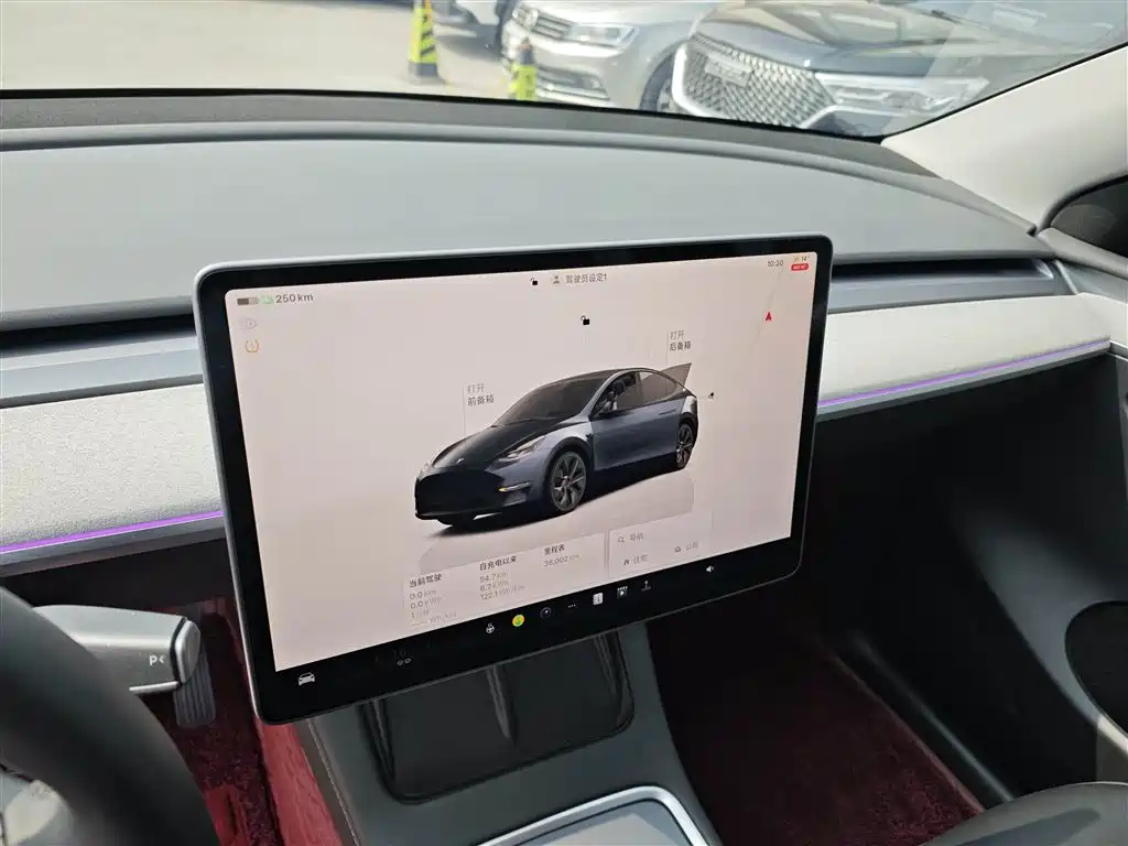 TESLA MODEL Y