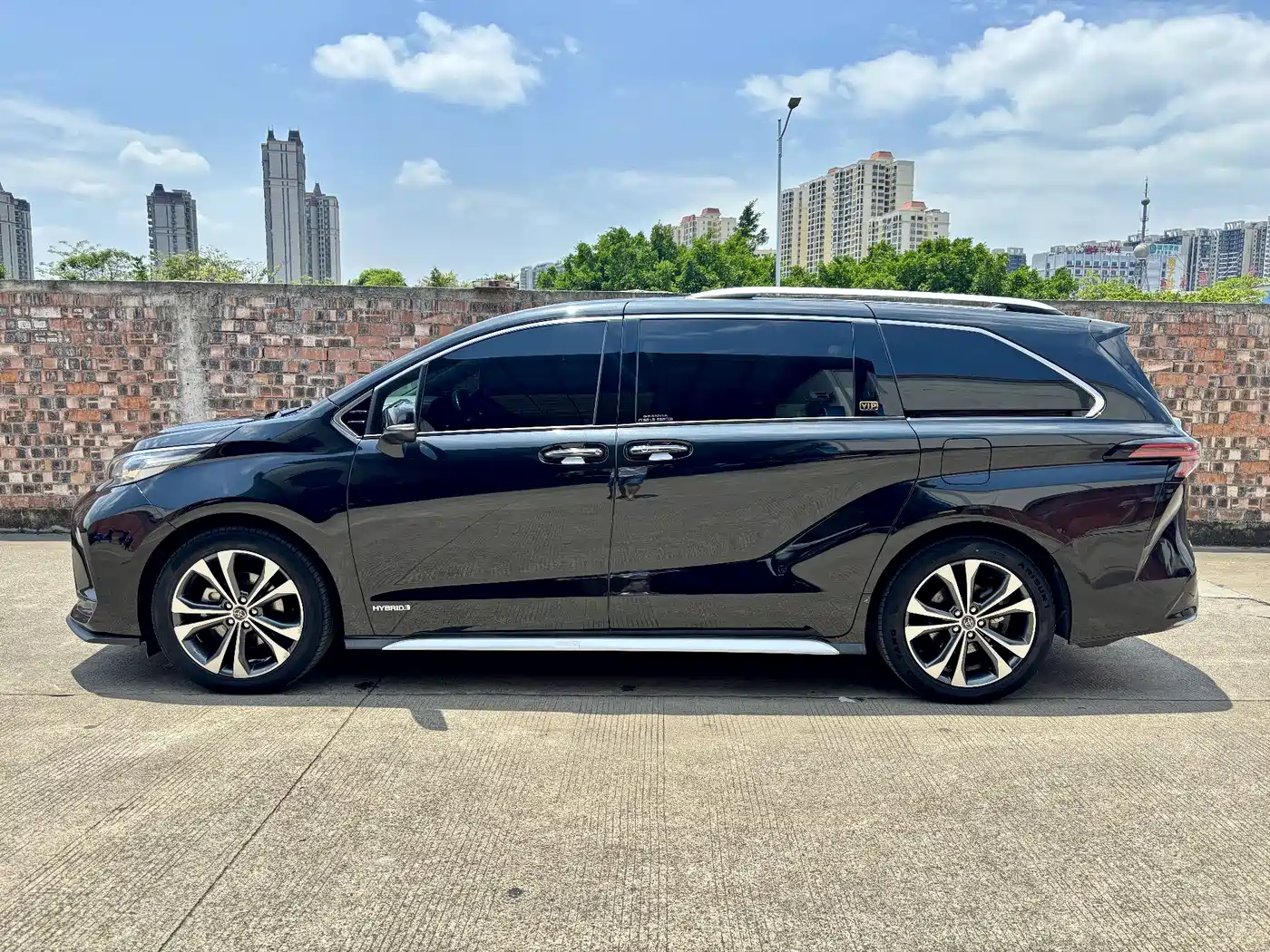 Toyota Granvia 2023 2.5L Hybrid Flagship VIP Edition фото 7
