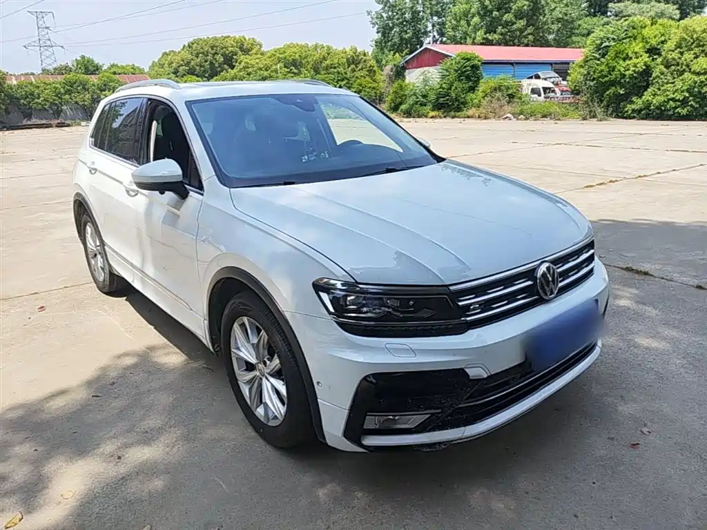 VOLKSWAGEN TIGUAN