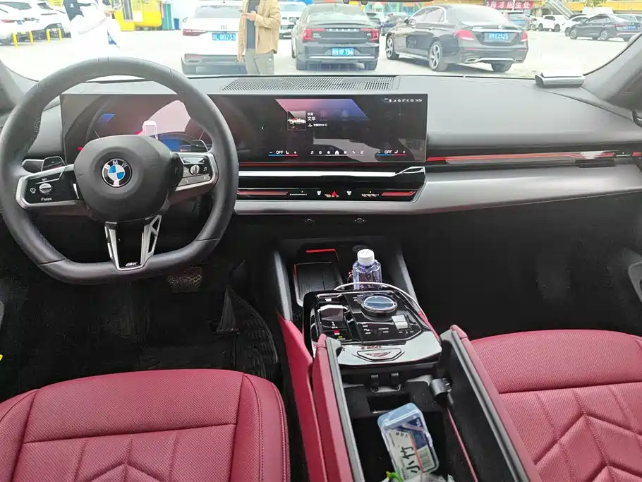 BMW 5 Series 2024 525Li M Sport Package фото 12