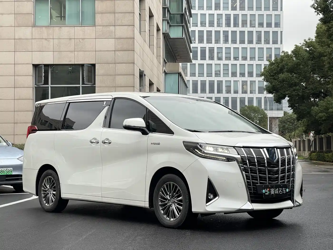 Toyota Alphard 2021 Hybrid 2.5L Premium фото 3