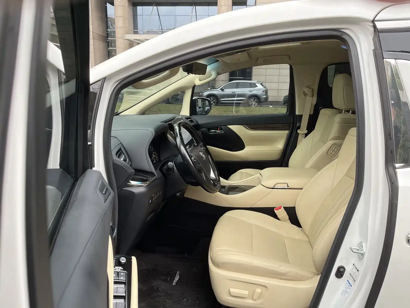 Toyota Alphard 2021 Hybrid 2.5L Premium фото 7