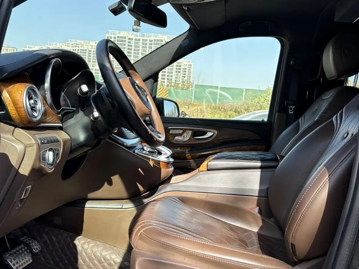 Mercedes-Benz V-Class 2018 V 260 L Premium Long Wheelbase Edition China VI фото 7