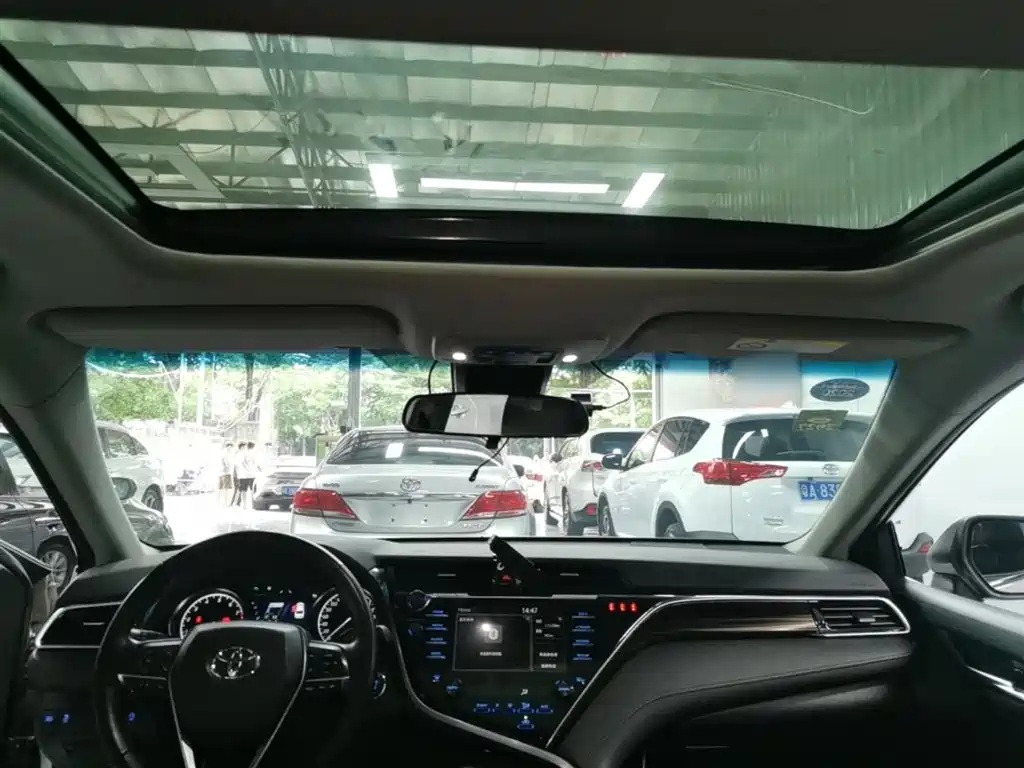 Toyota Camry 2018 2.5G Luxury Edition фото 18