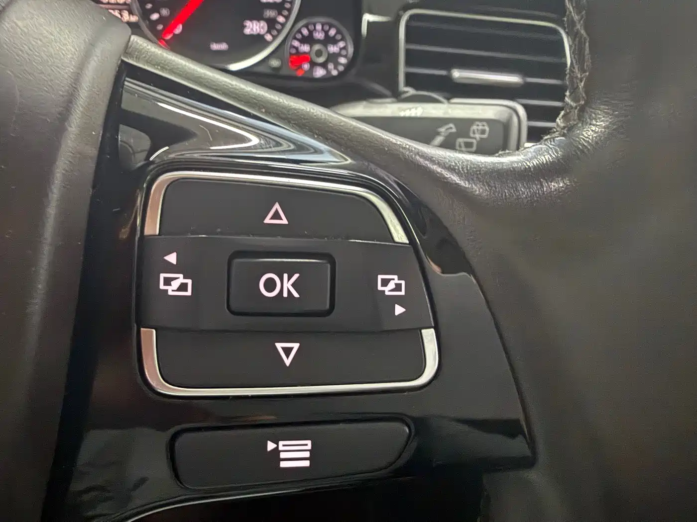 Volkswagen Touareg 2017 3.0TSI Explorer Edition фото 22