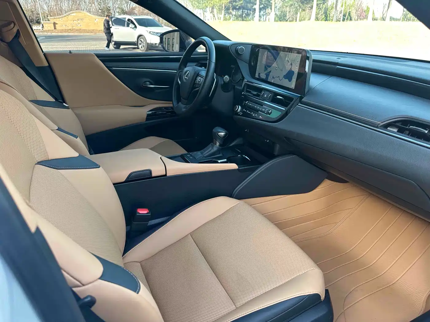 Lexus ES 2023 200 Excellence Edition фото 12
