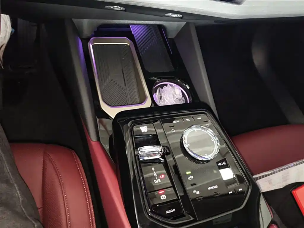BMW 5 Series 2025 530Li Premium M Sport Package фото 14