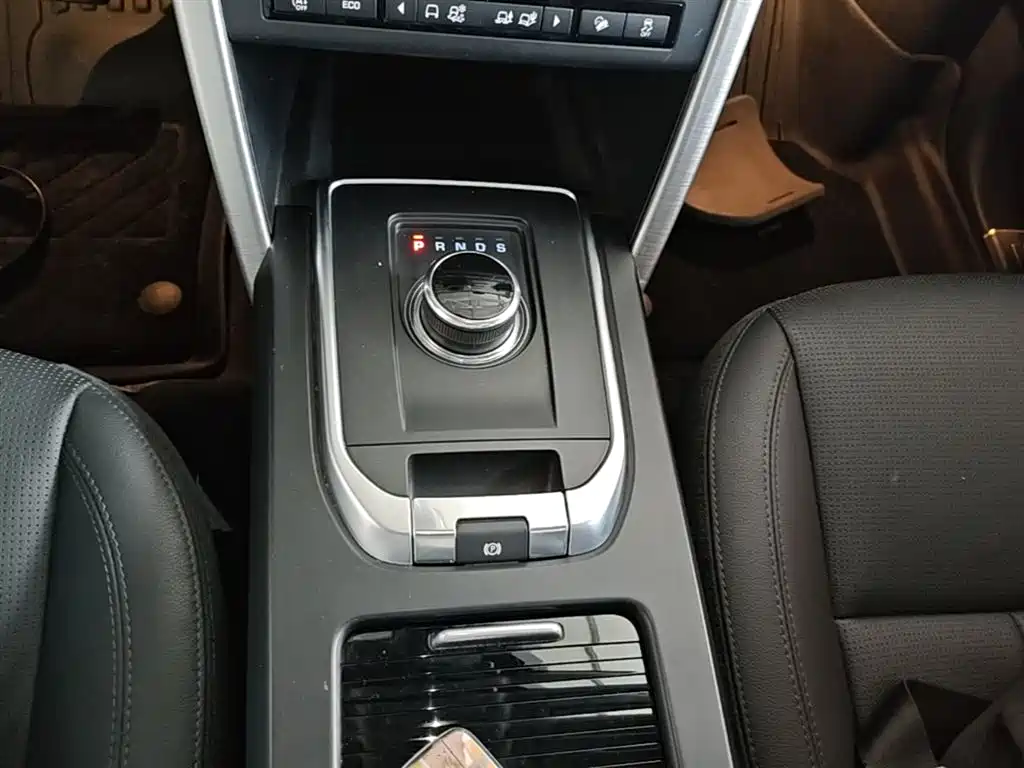 Land Rover Discovery Sport 2018 240PS SE Edition фото 14