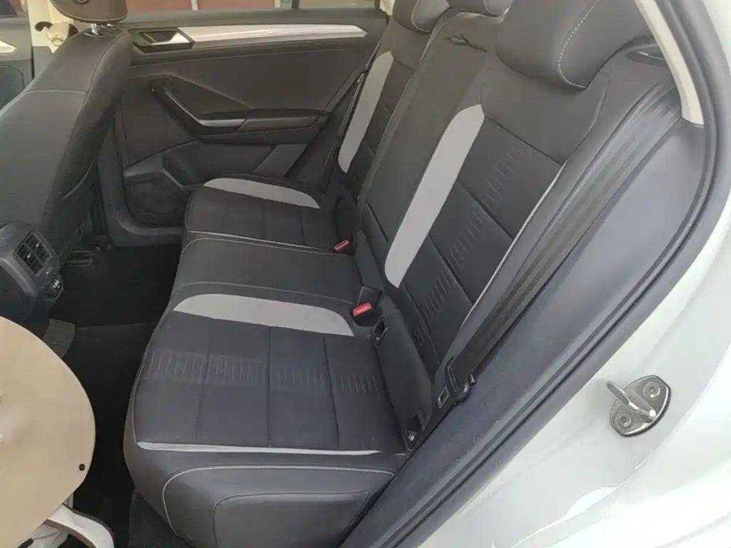 VOLKSWAGEN T-ROC EXPLORING SONGS
