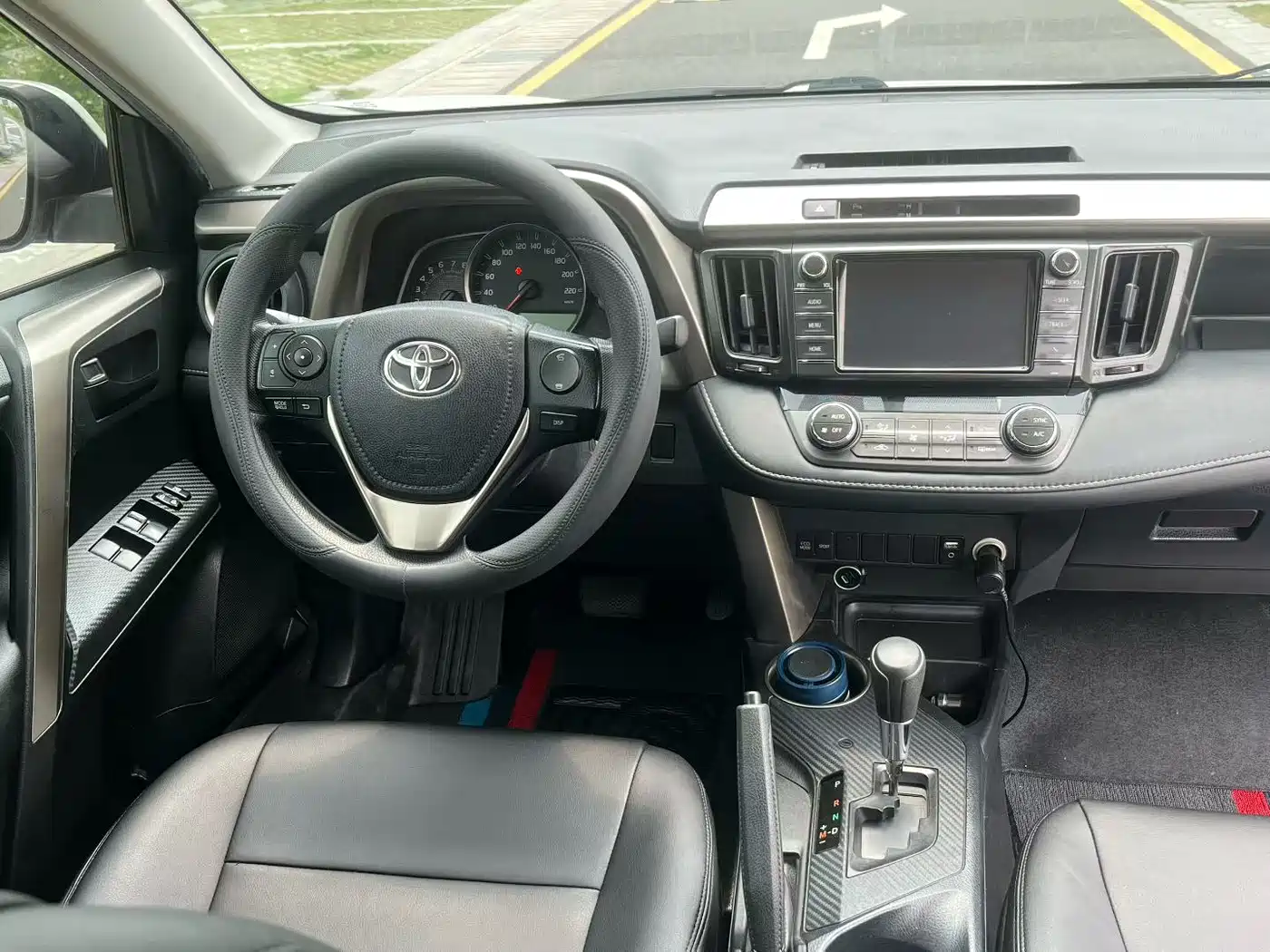 Toyota RAV4 Rongfang 2015 2.0L CVT 4WD Trend Edition фото 8