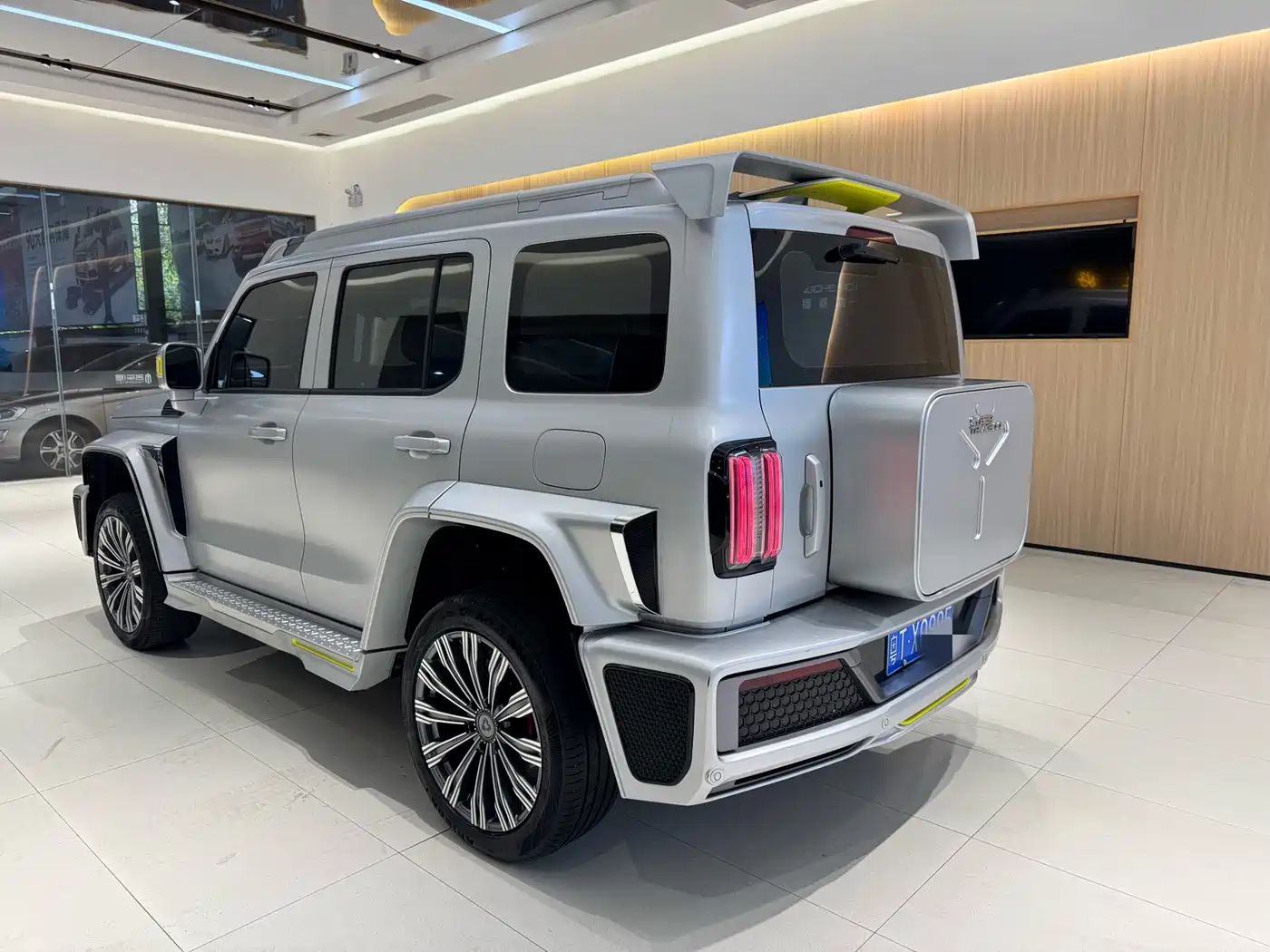 TANK CO CREATION TANK 300