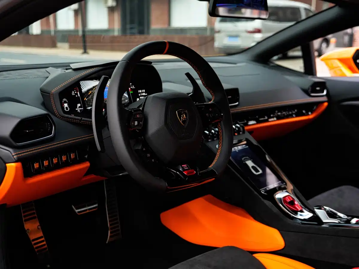 LAMBORGHINI HURACÁN