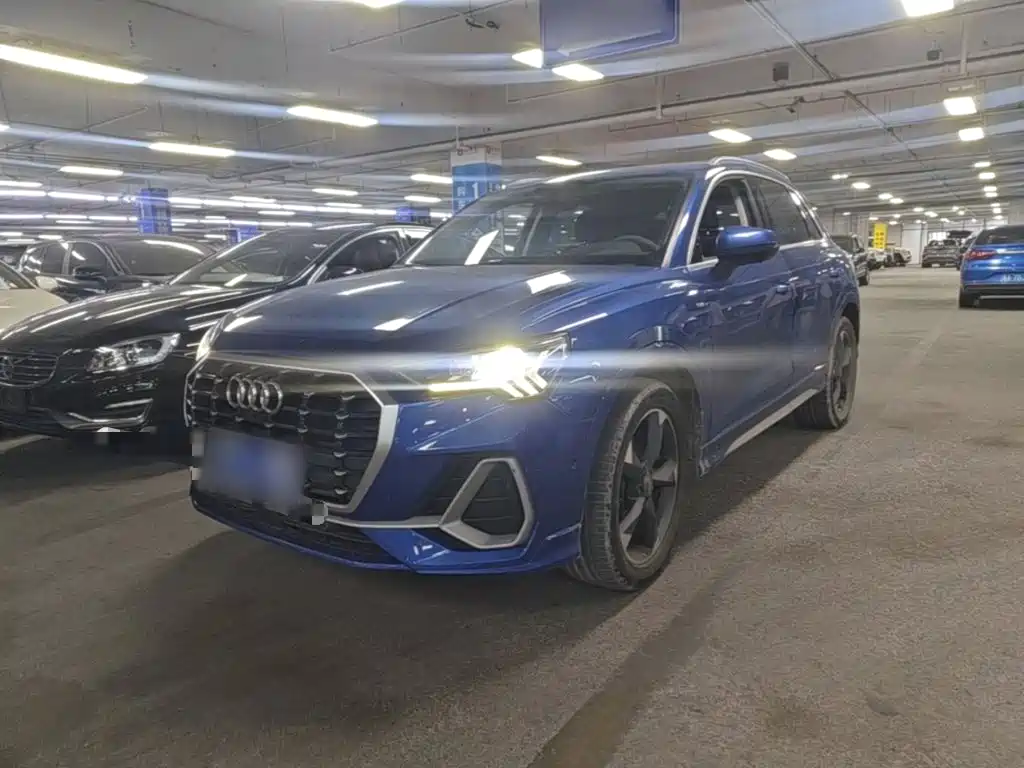 AUDI Q3