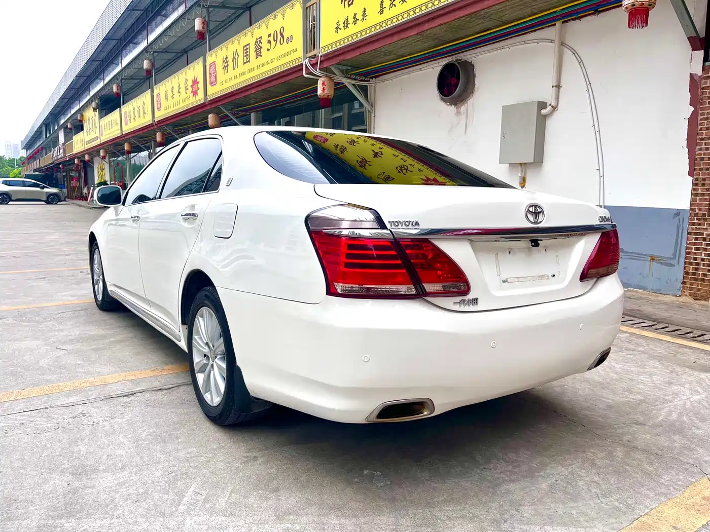 Toyota Crown 2012 2.5L Royal Navigation Edition фото 7