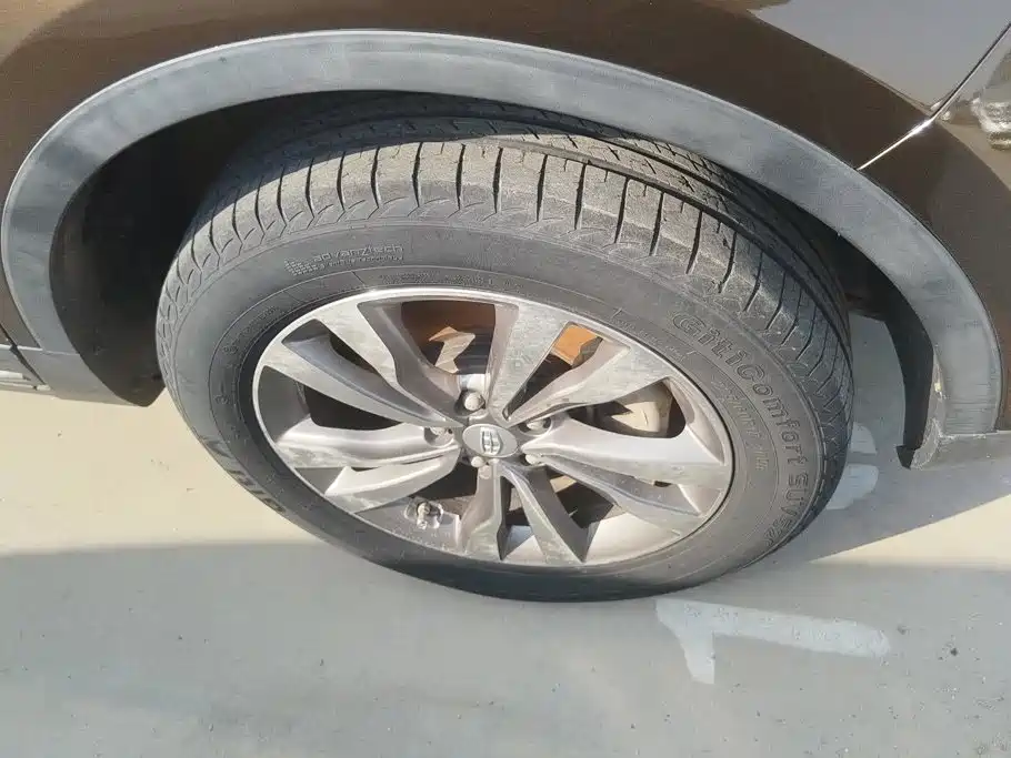 Фото 6 - Geely Atlas