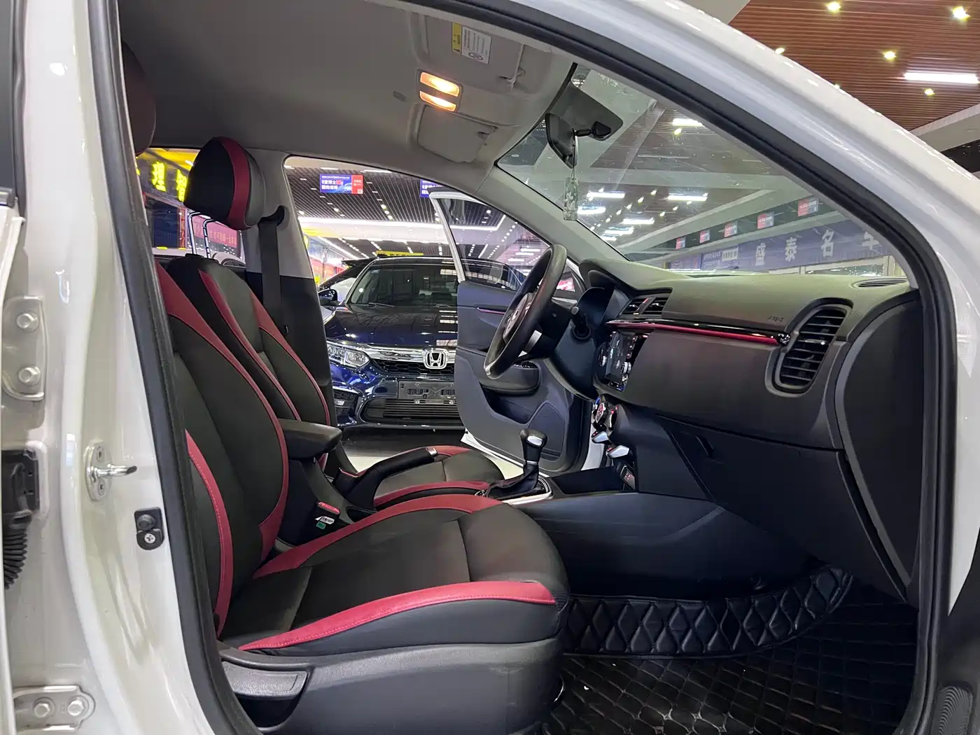 Kia KX CROSS 2017 1.4L AT GLS фото 12