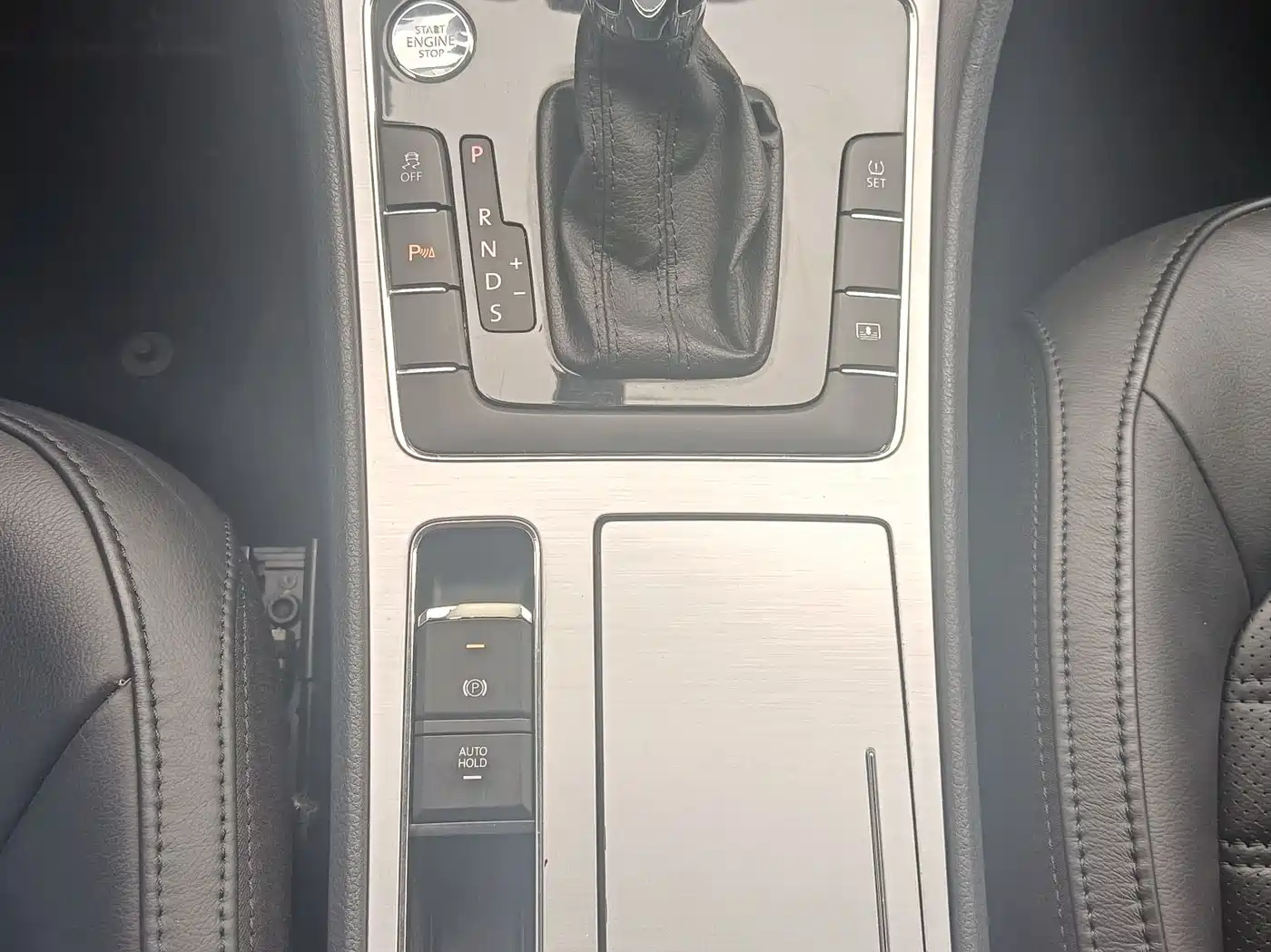 Volkswagen Passat 2014 1.8TSI DSG Executive Navigation Edition фото 23