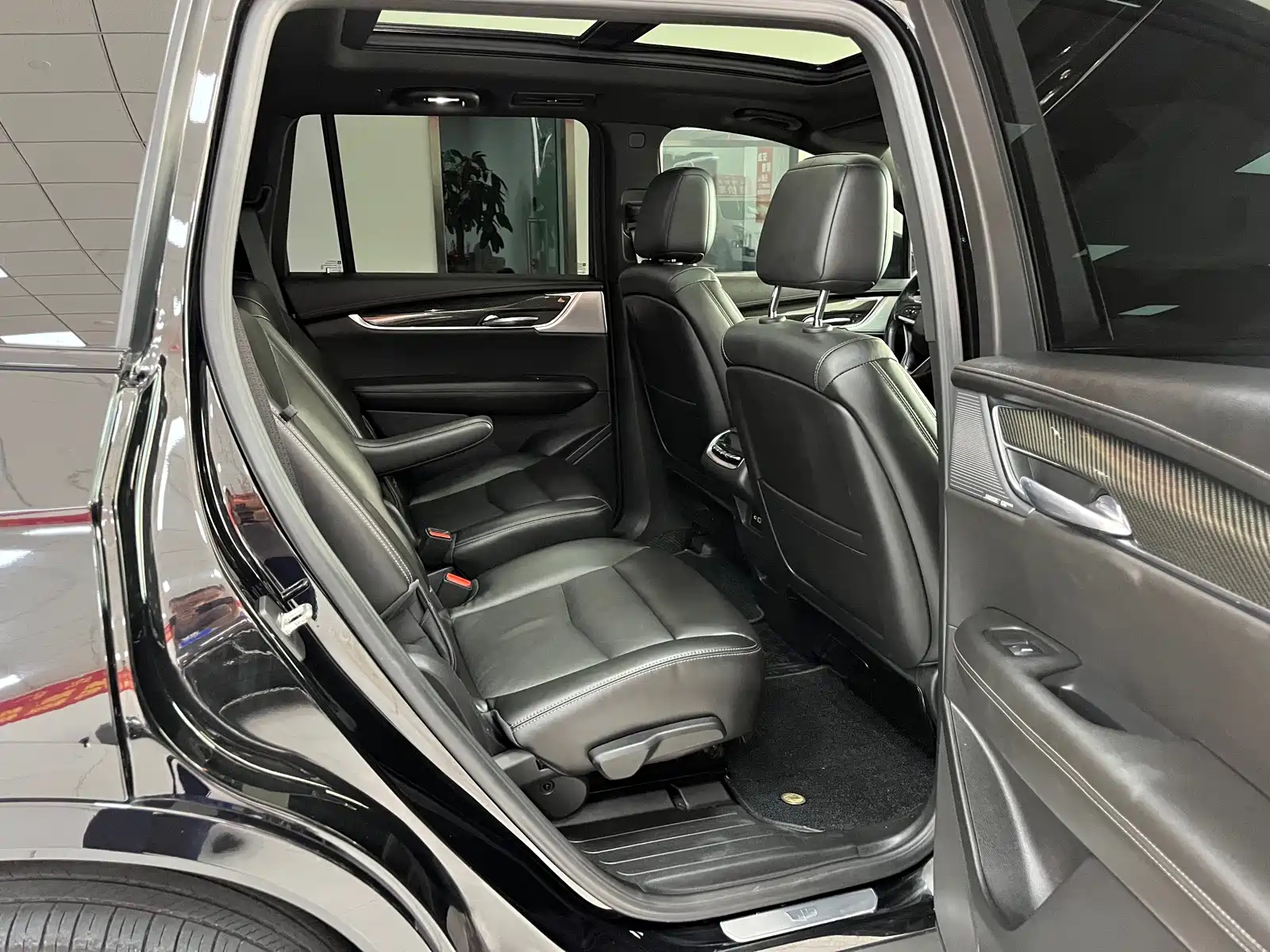 Фото 19 - Cadillac XT6
