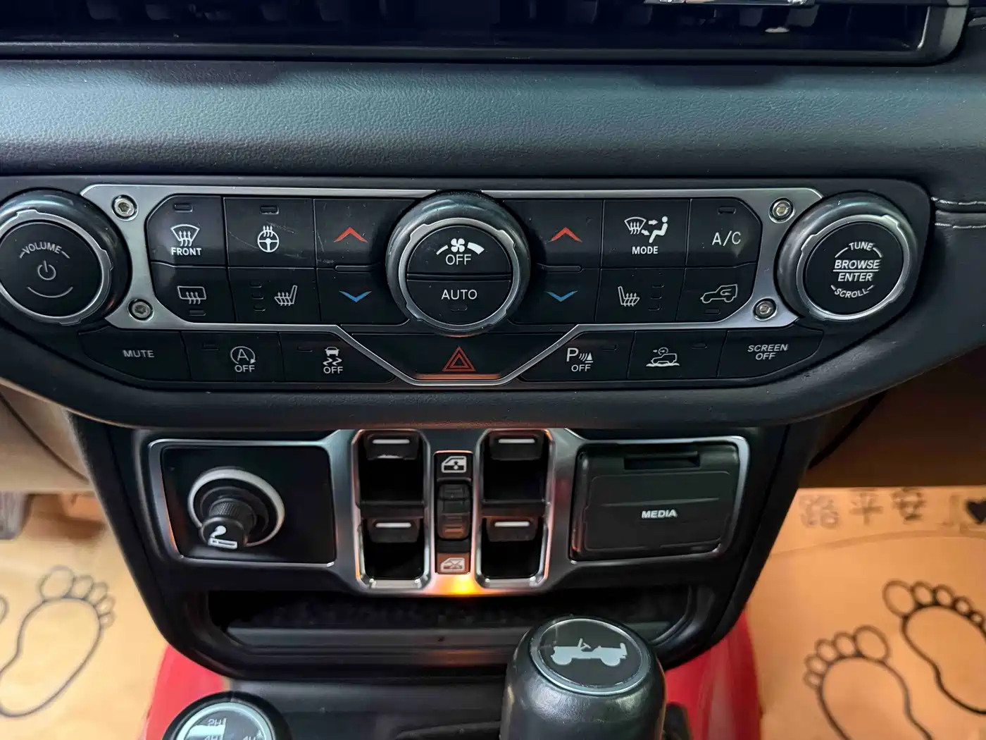 Photo 10 - Jeep Wrangler