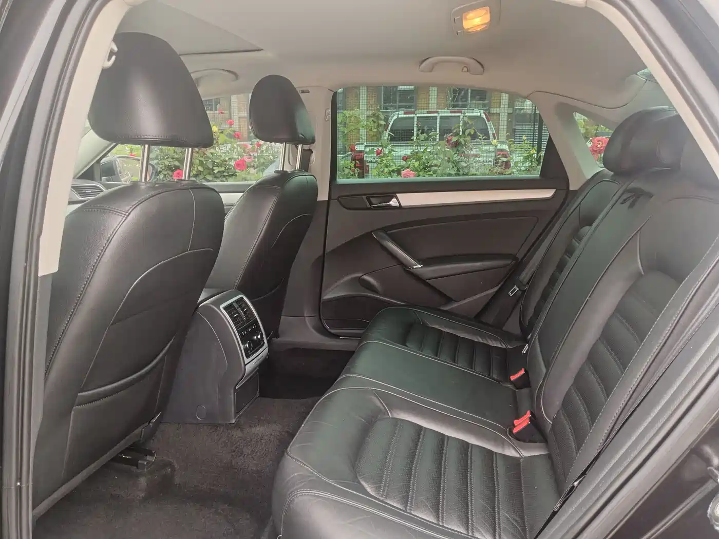 Volkswagen Passat 2014 1.8TSI DSG Executive Navigation Edition фото 15