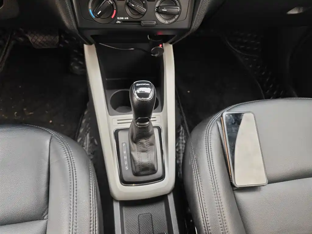 Škoda Fabia 2017 1.4L Auto Car Enjoy Edition фото 14