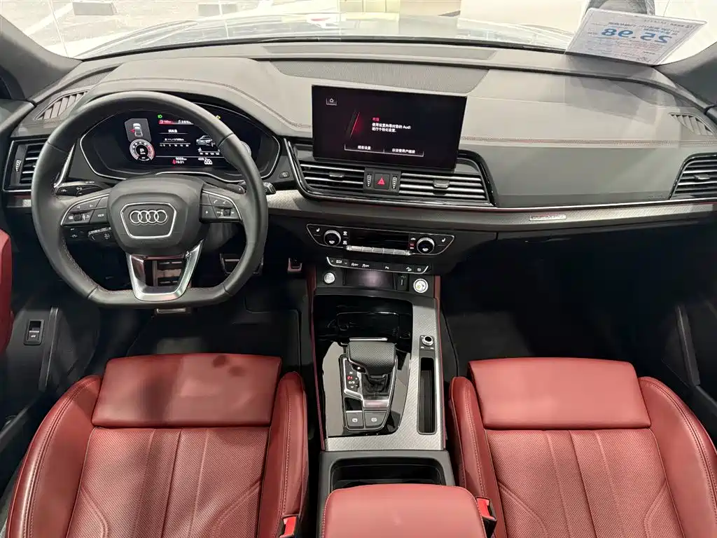 Audi Q5L 2025 45th Anniversary Edition 40 TFSI Luxury Sport фото 8
