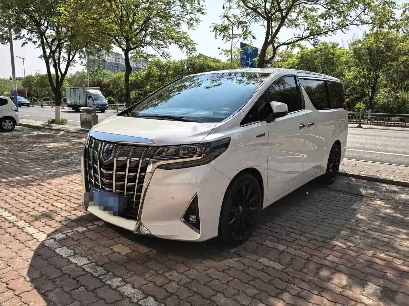 Toyota Alphard 2020 Hybrid 2.5L Luxury Edition фото 3