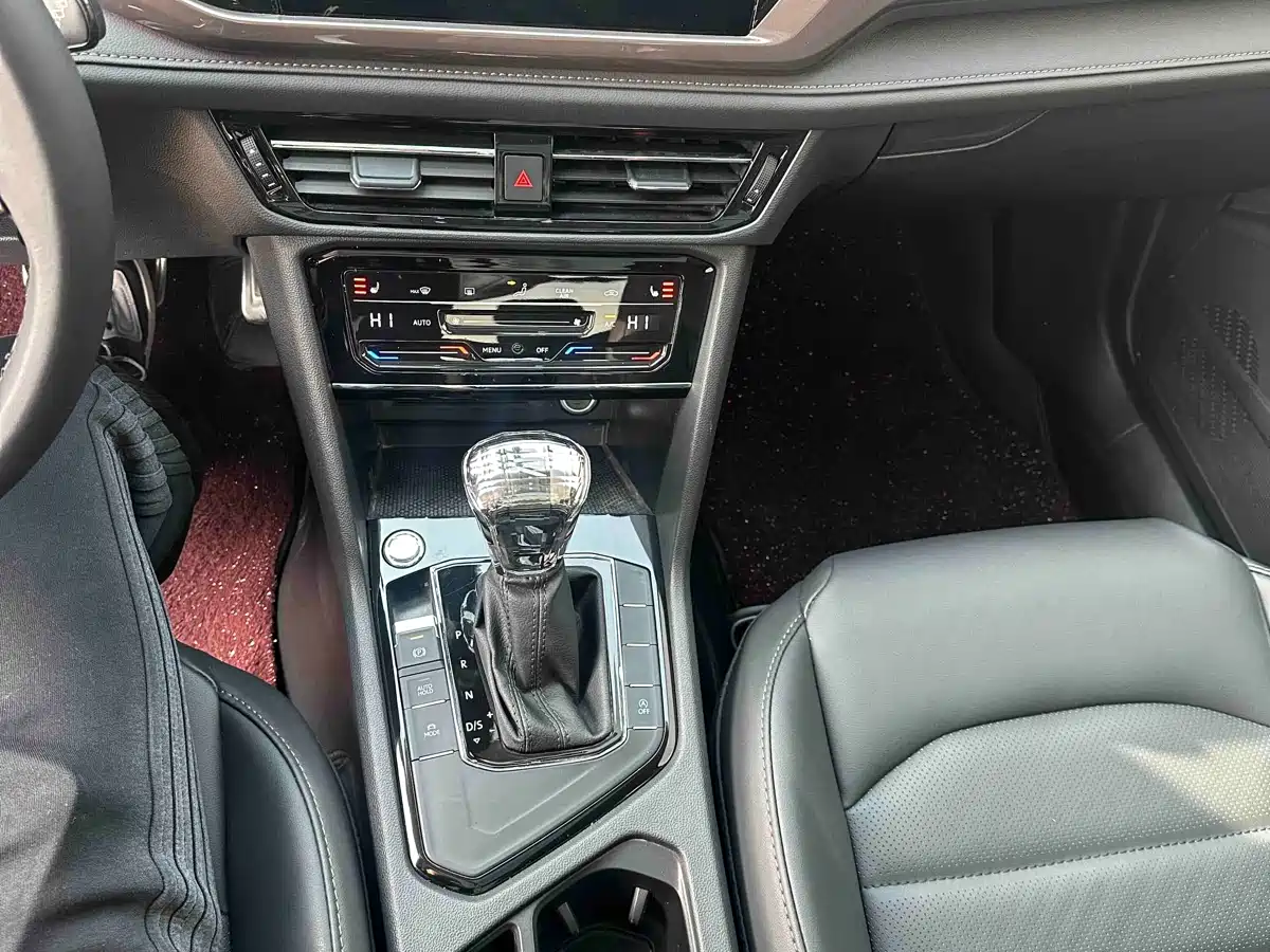 Volkswagen Tharu 2022 280TSI FWD Luxury Edition фото 15