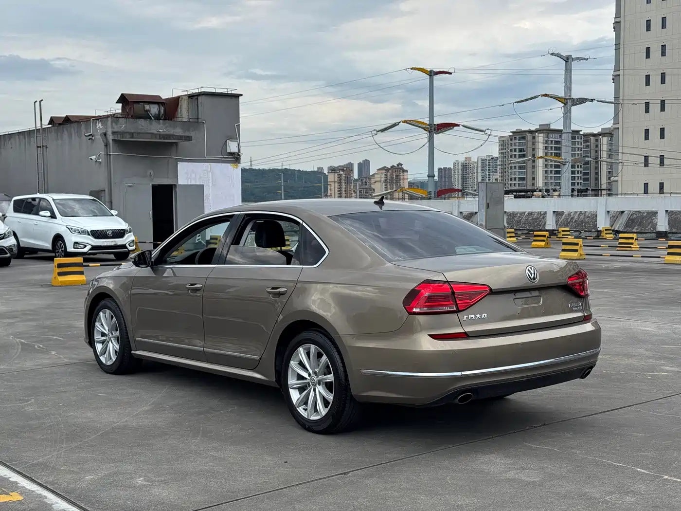 Photo 7 - Volkswagen Passat