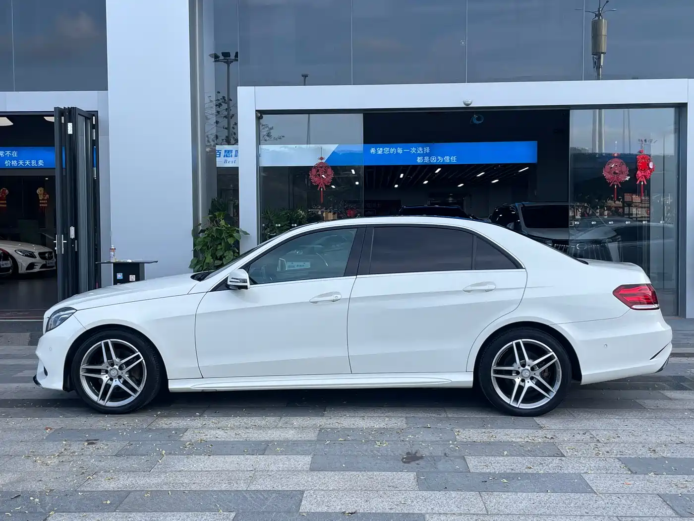 Mercedes-Benz E-Class 2015 E 260 L Sport фото 4