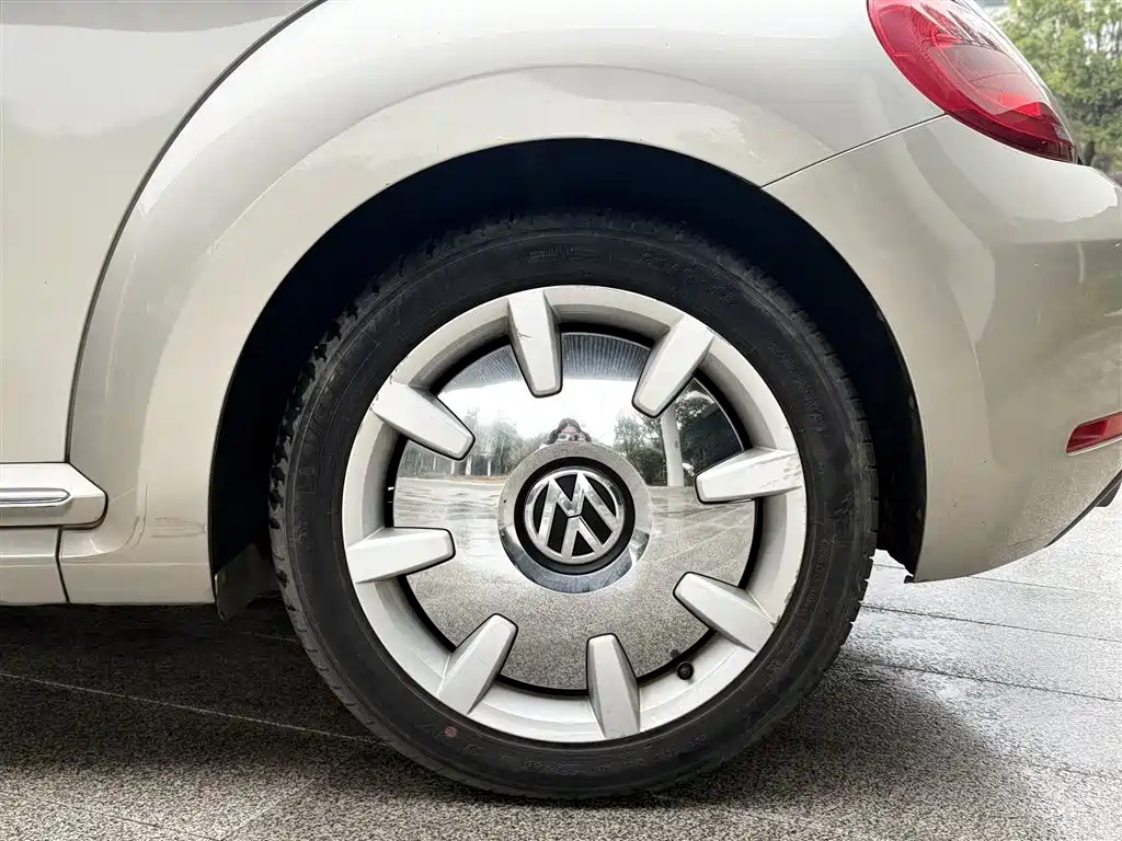 Volkswagen Beetle 2015 180TSI Convertible фото 24