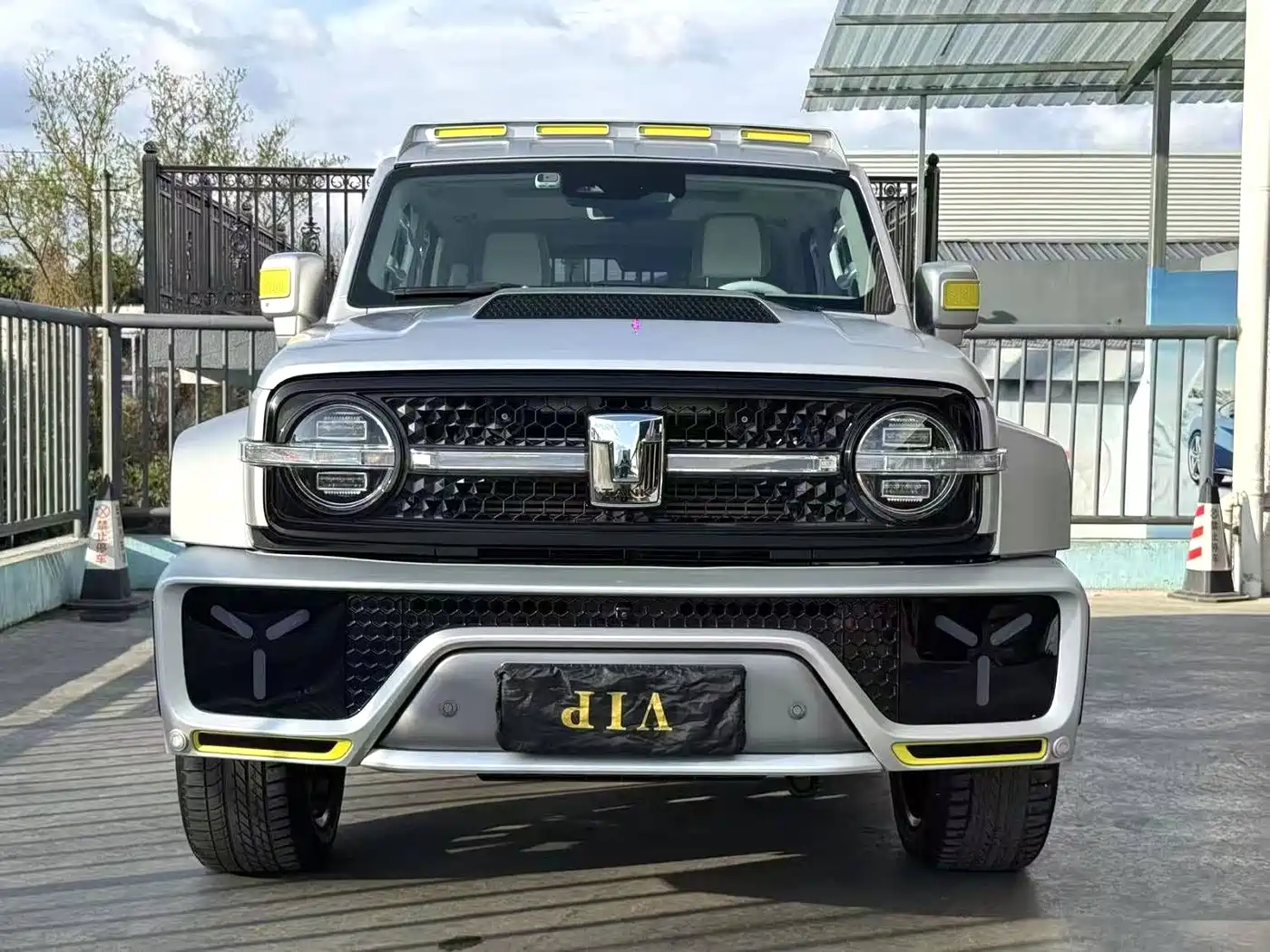 TANK CO CREATION TANK 300