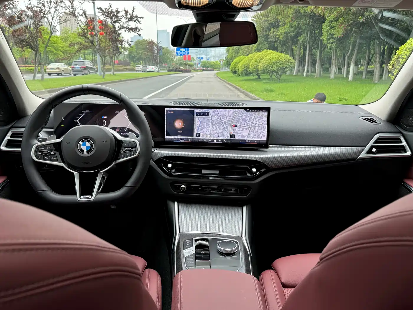 BMW 3 Series 2025 330Li M Sport Night Edition фото 7