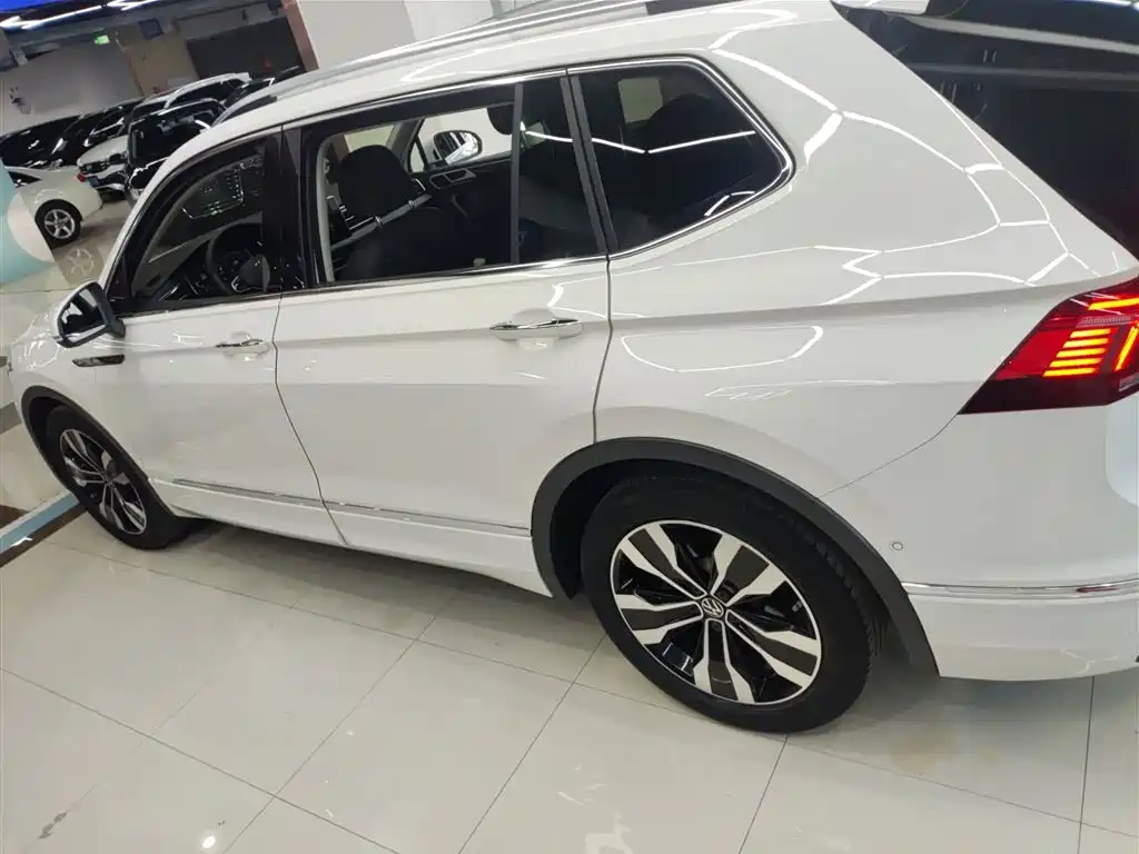 Volkswagen Tiguan L 2022 380TSI Automatic 4WD R-Line Flagship 7-Seater фото 5