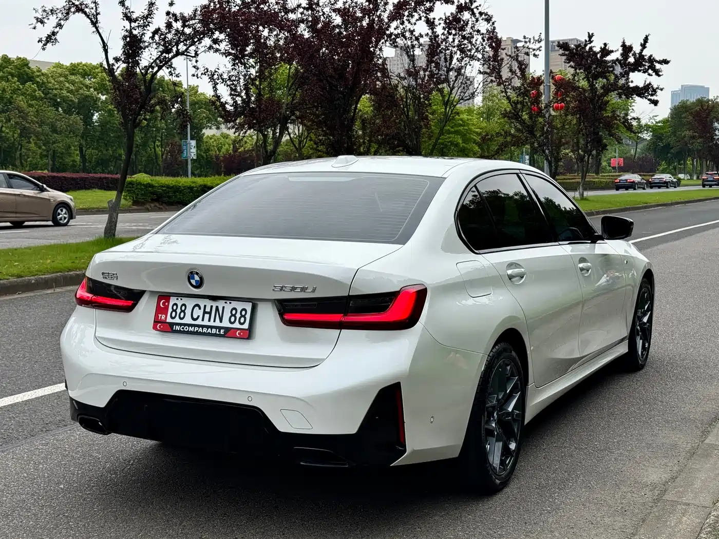 BMW 3 Series 2025 330Li M Sport Night Edition фото 10