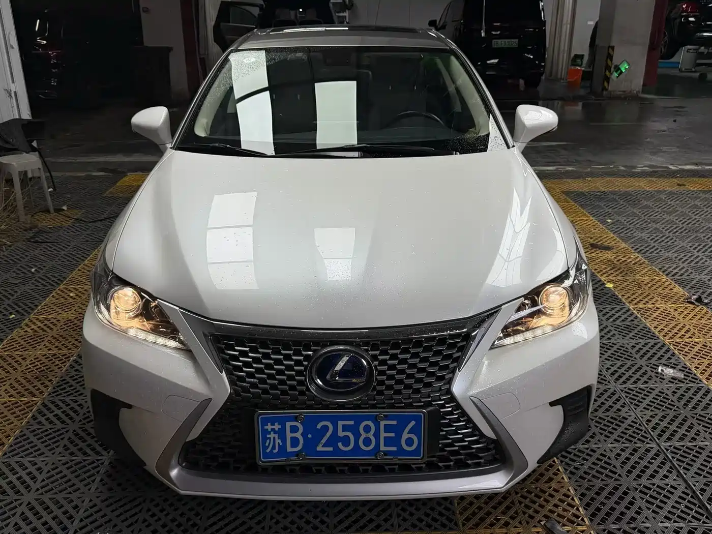 Lexus CT 2019 2017 CT200h Comfort Two-Tone China V