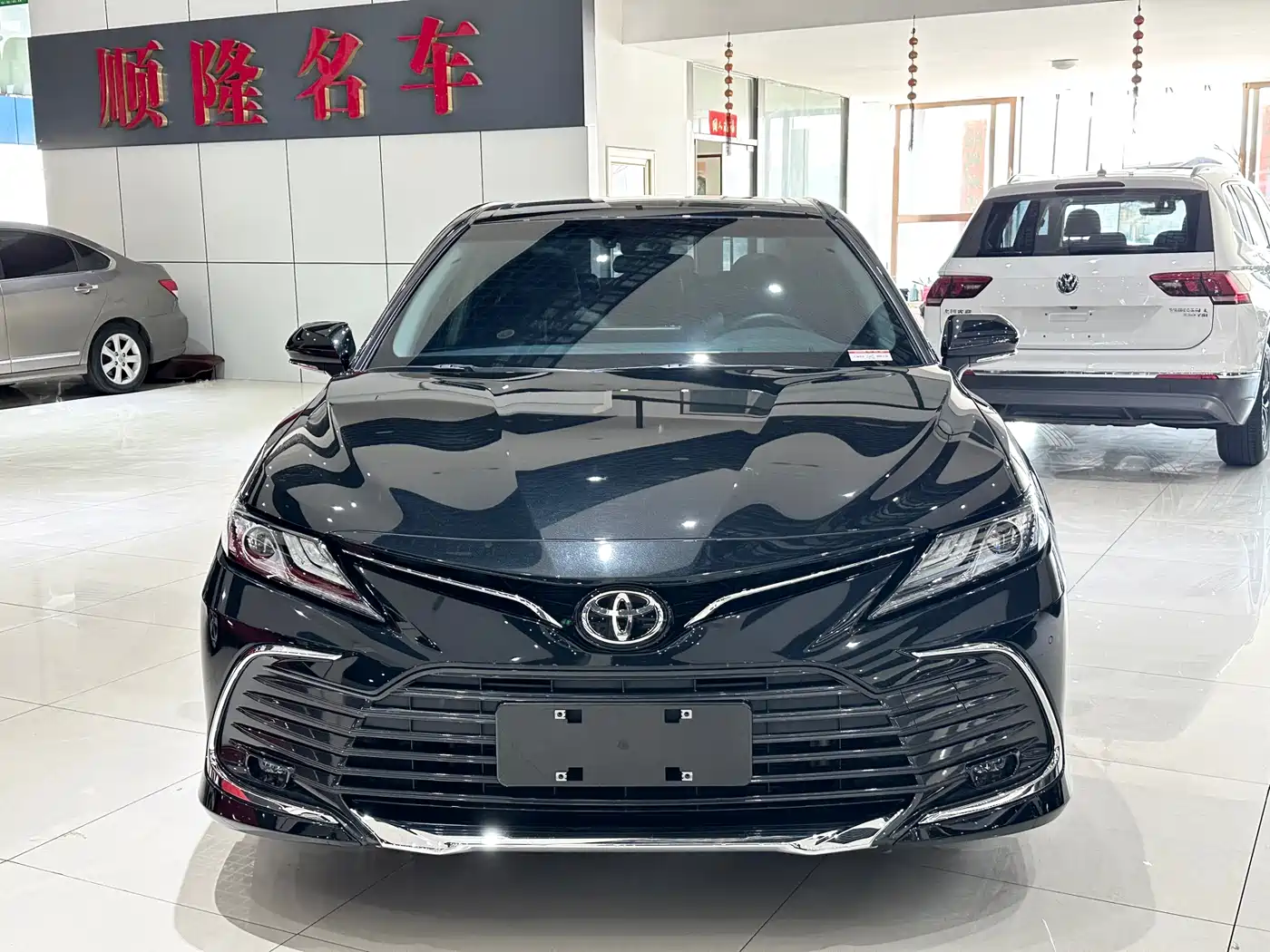 Toyota Camry 2023 2.0G Luxury Edition фото 2