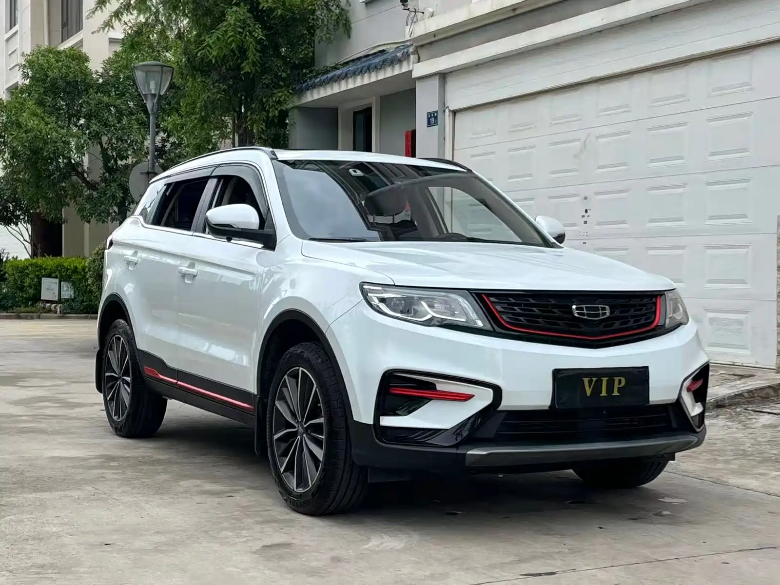 Фото 3 - Geely Atlas