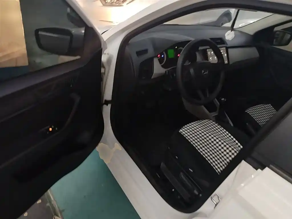 Škoda Fabia 2017 1.4L Auto Car Enjoy Edition фото 16