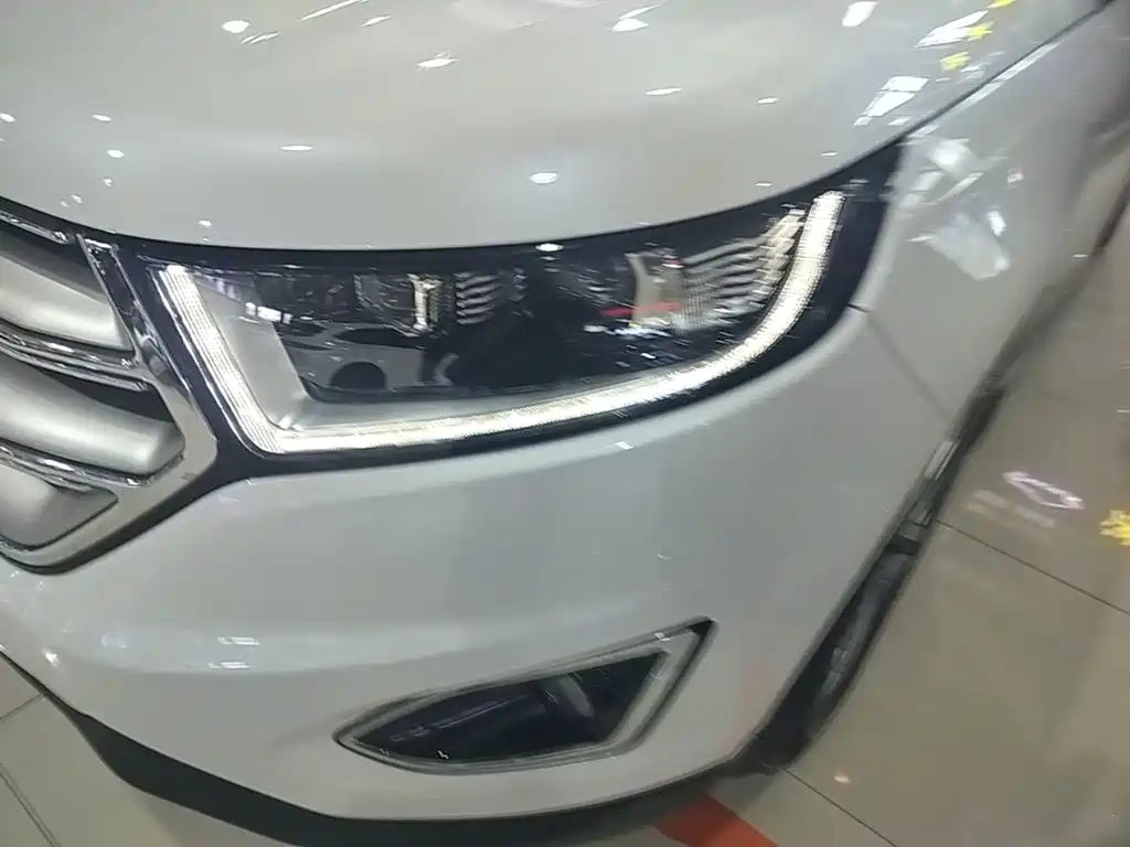 Фото 15 - Ford Edge