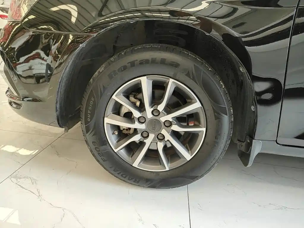 Фото 23 - Geely Emgrand