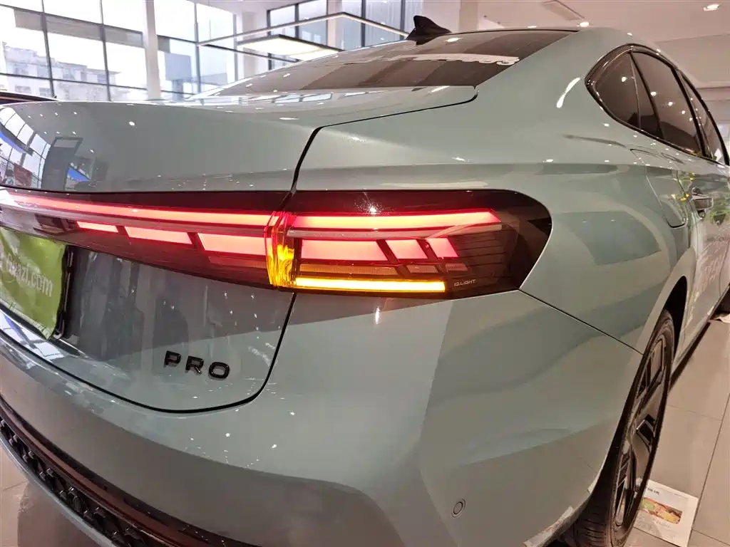 Volkswagen Passat 2025 Model Pro 380TSI Starlight Dragon Premium Edition фото 8