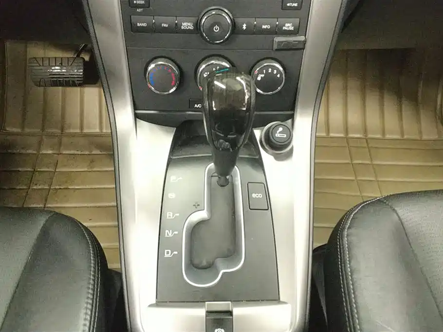 Chevrolet Captiva 2015 2.4L 2WD Urban Edition 7-seater фото 16