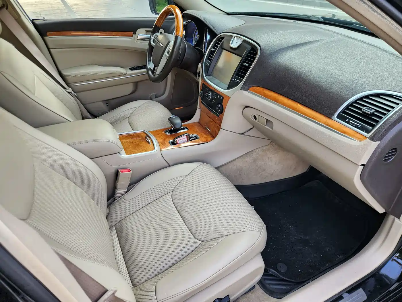 Chrysler 300C (Import) 2014 2013 Model 3.6L Premium Comfort Edition
