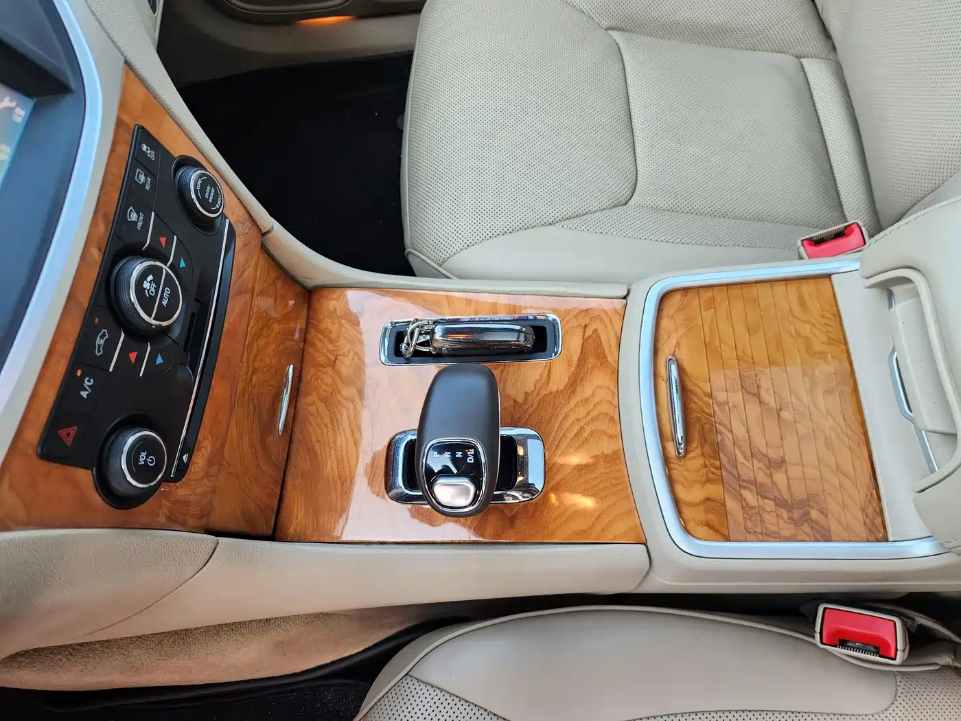 Chrysler 300C (Import) 2014 2013 Model 3.6L Premium Comfort Edition