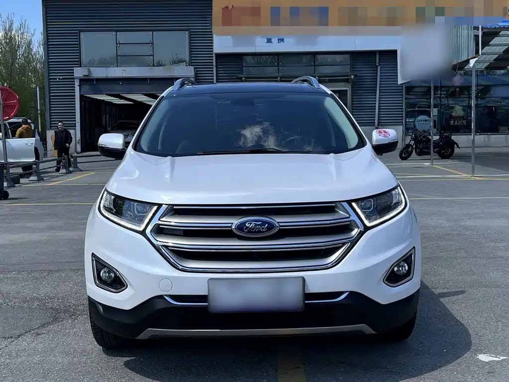 Фото 23 - Ford Edge