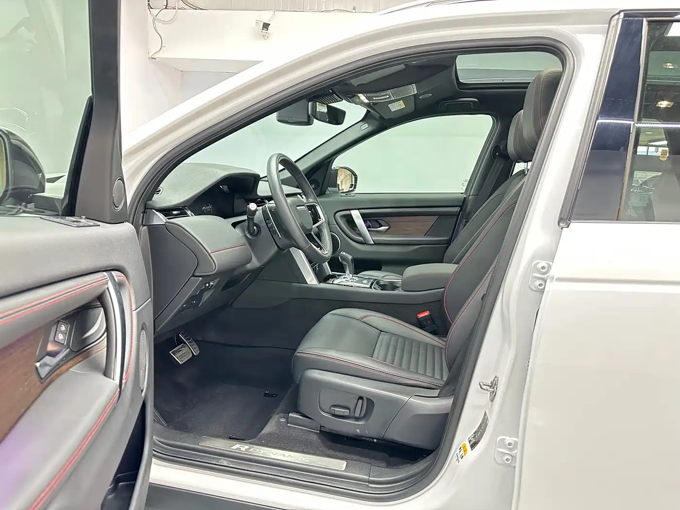 Land Rover Discovery Sport 2023 249PS R-Dynamic S Performance Version фото 15