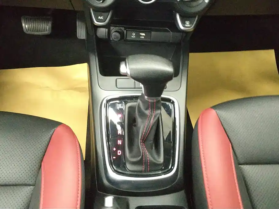 Kia KX CROSS 2018 1.6L Automatic Smart Sunroof Edition фото 16